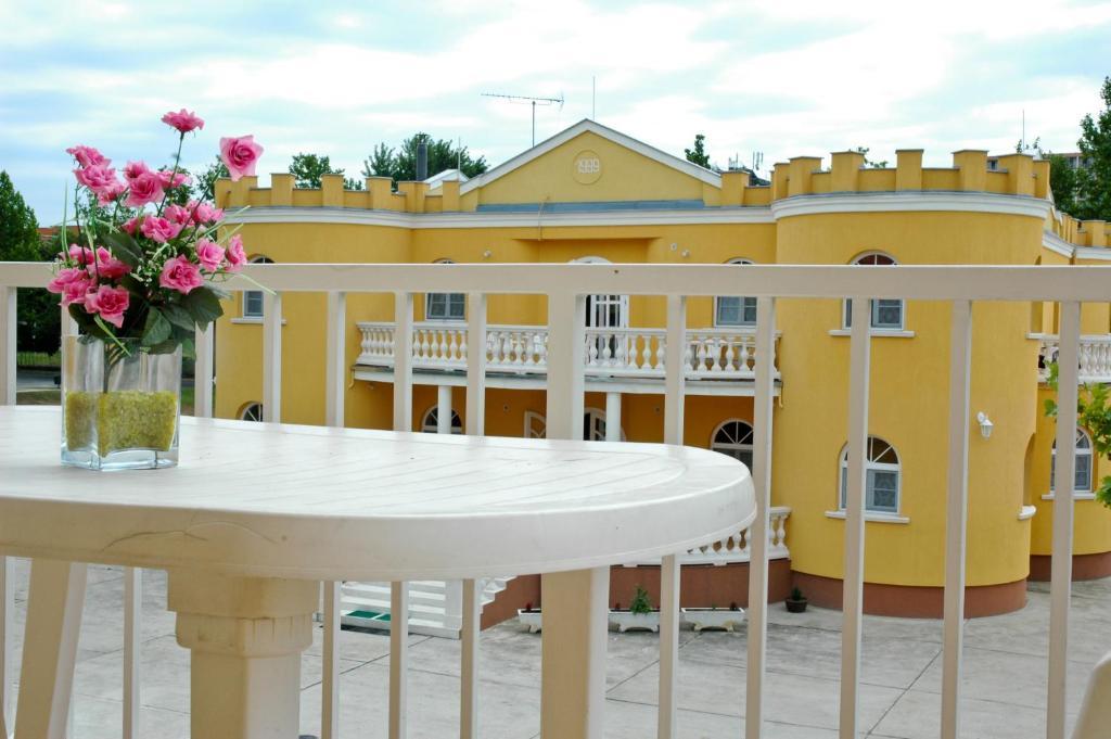 Kastely Panzio Ii. Hotel Hajduszoboszlo Room photo
